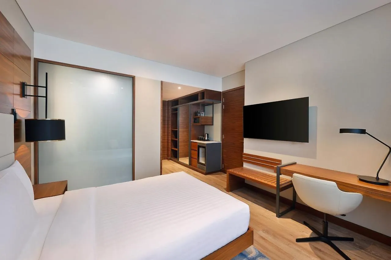 Courtyard By Marriott Culture Village, ドバイ ホテル